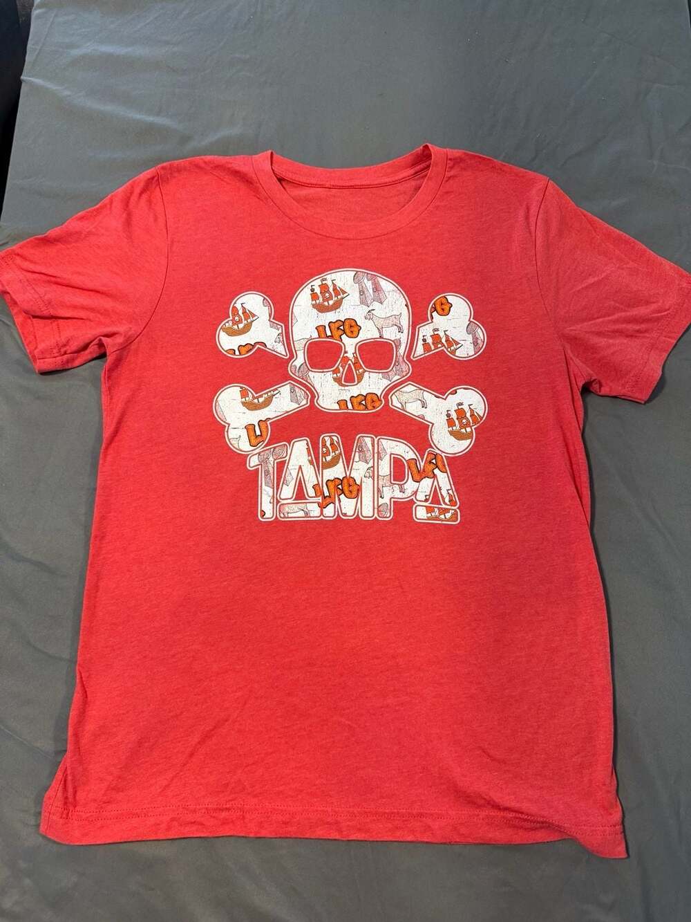 Tampa Bay Buccaneers Skull and Crossbones Graphic T-Shirt